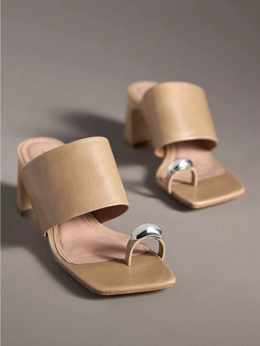 NIB Anthropologie square toe block heel toe ring leather mules in taupe